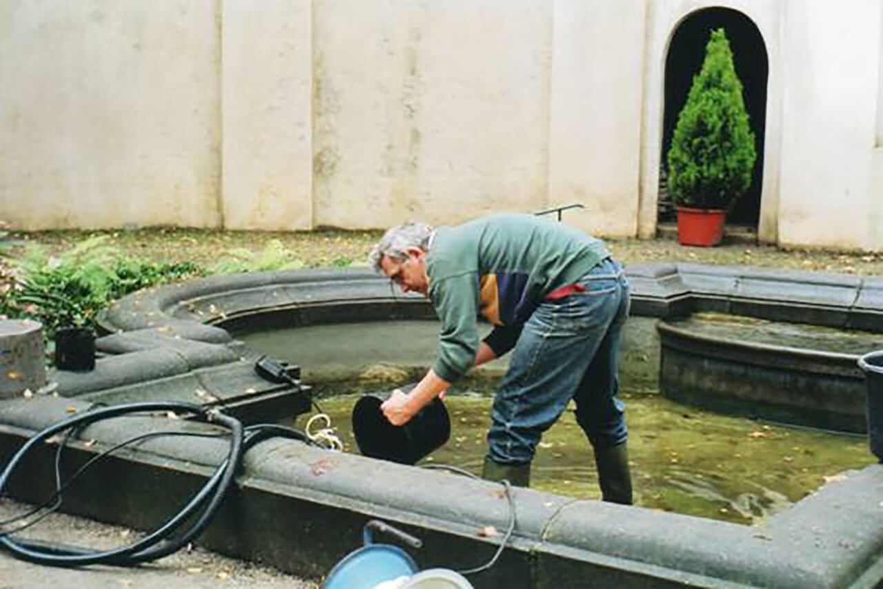 Brunnenbecken leeren im Jahre 2019